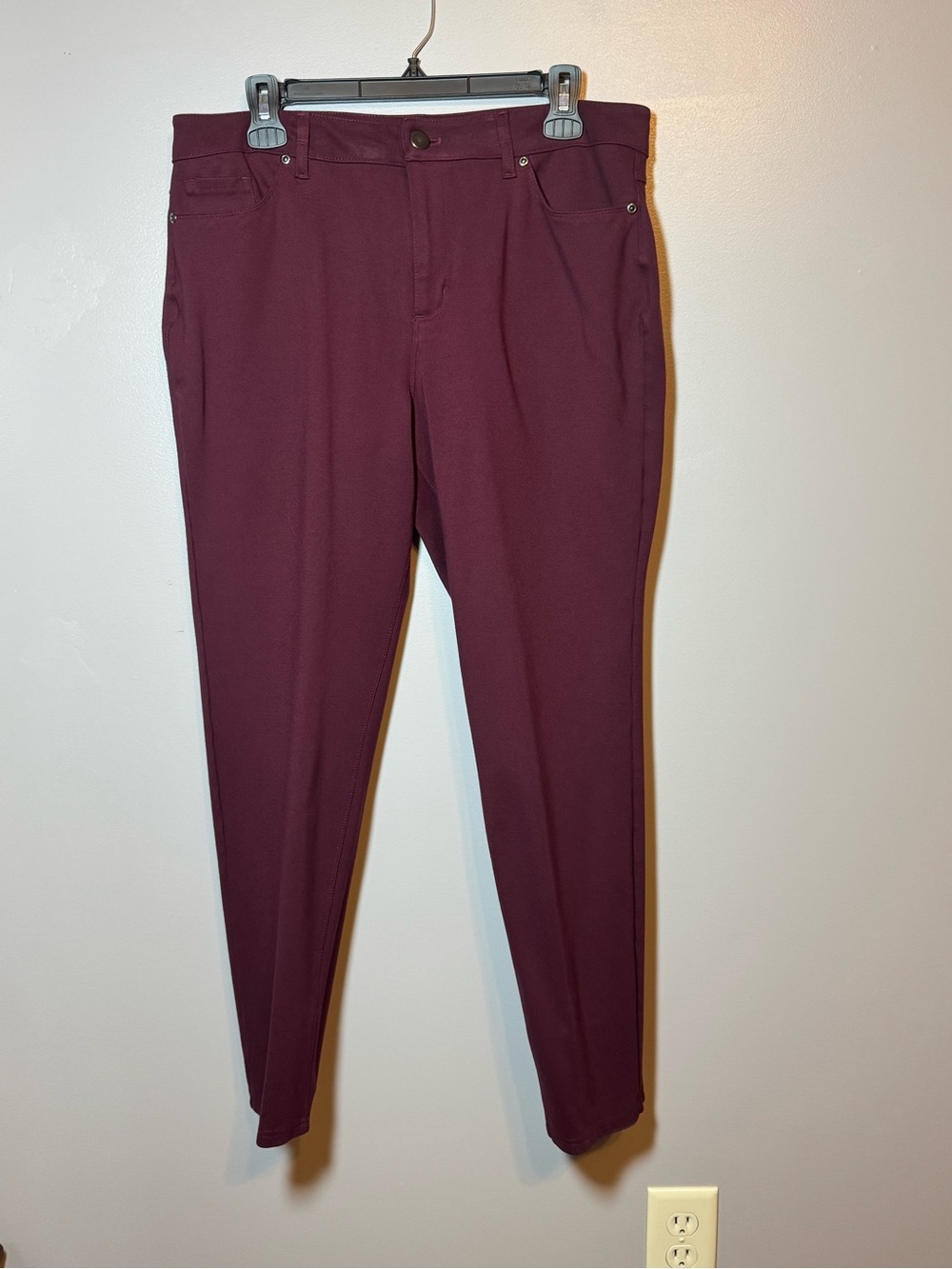 Women’s Mid-Rise Burgundy Stretch Tapered Pants
